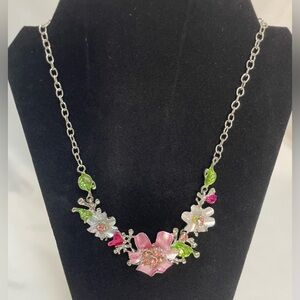 Chic Floral Necklace with Silver and Pink Accents
